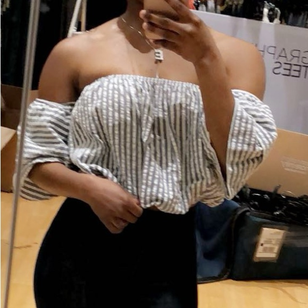Striped Off-Shoulder Top - Picture 4 of 11